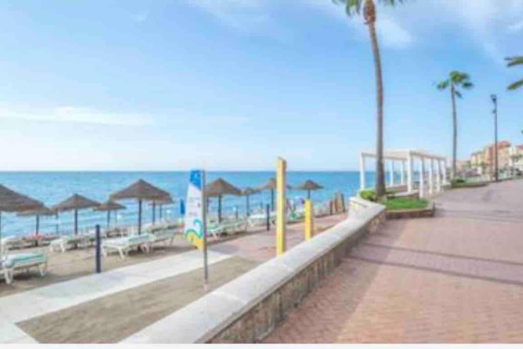 Apartamento Primera Linea De Playa Fuengirola Exterior photo